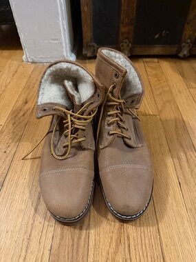 Roots shearling lined lace up boots - men’s size 10